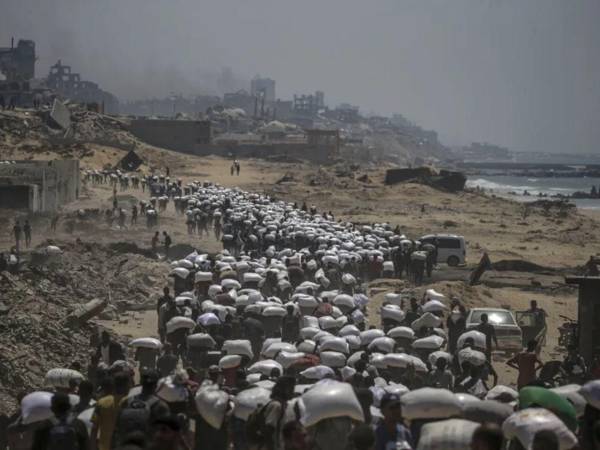 Gaza roza la situación de hambruna debido al bloqueo desde hace meses por parte de Israel -que controla sus fronteras- de la entrada de alimento a Gaza.