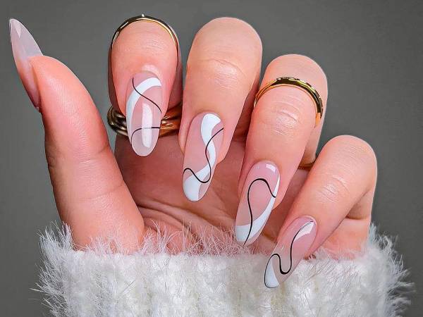 Un nuevo tono nude domina las manicuras del verano. Las búsquedas de uñas efecto cristal lechoso crecen con fuerza según datos de Fresha.