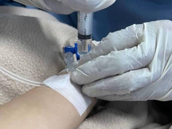 Se conoció que otras personas habrían presentado afectaciones a la salud tras recibir el mismo suero, aunque lograron sobrevivir, a diferencia de las ocho víctimas mortales.