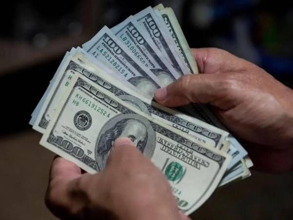 Más de 3.1 millones de hondureños reciben remesas de sus parientes en el exterior.