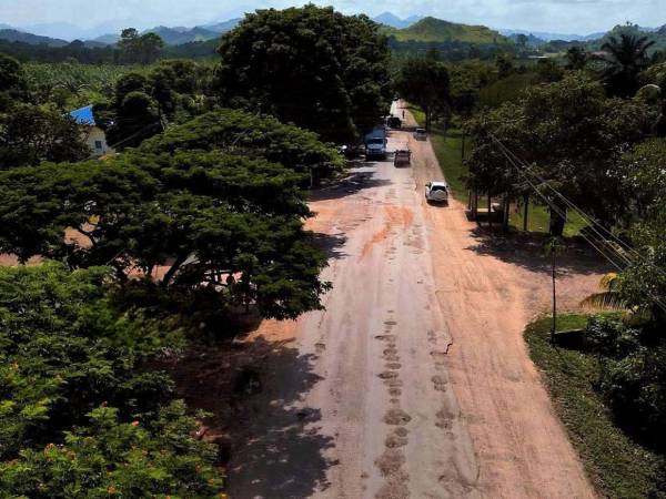 Muchas carreteras del país con alto flujo de conductores se encuentra en pésimo estado.
