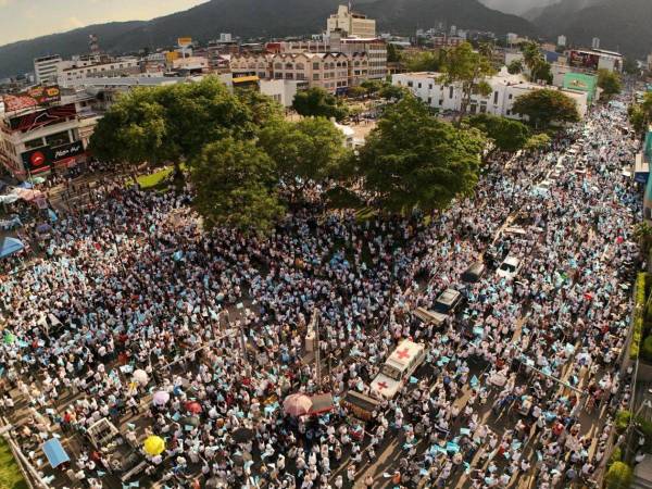 Según reportes de la Policía Nacional, más de 40,000 personas se sumaron a la marcha de las iglesias.