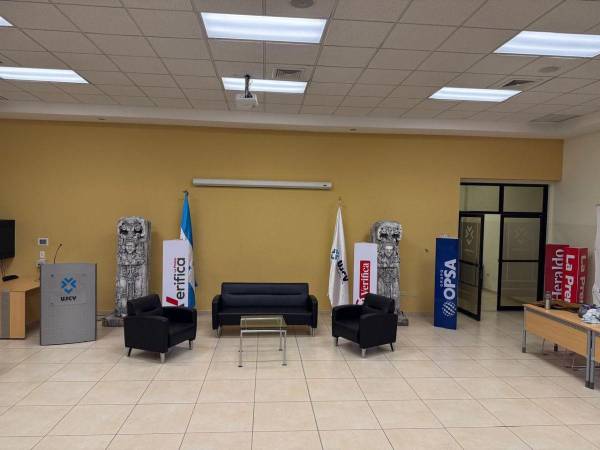 El evento se desarrolla en el auditorio 3 de la UJCV, de 9:30 a 11:30 de la mañana, y forma parte del programa de educación mediática de EH Verifica.