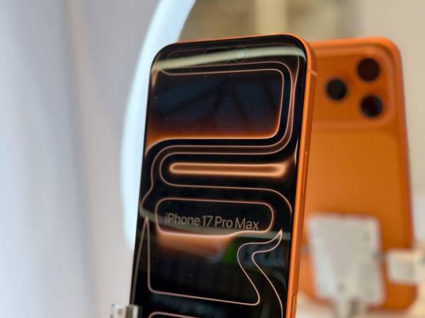 Comprar un iPhone 18 Pro podría no salir más caro que el modelo anterior, según los primeros análisis sobre la estrategia de precios de Apple ante la presión en el mercado de memorias.