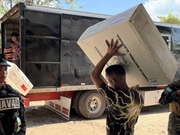 El CNE se queda sin proveedor para el transporte del material electoral tras la salida de Unión Latin Cargo, que exigía garantías económicas.