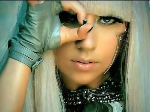 Lady Gaga cuando conoció la fama con su éxito Poker Face. (Foto: Video)