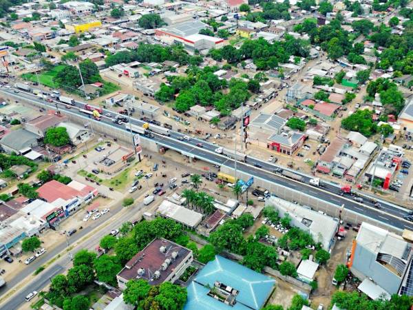 Miles de conductores al día ya hacen uso de esta obra, aún se trabaja en los carriles inferiores.