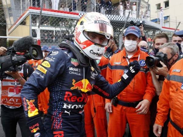 Max Verstappen del equipo Red Bull celebra su victoria en el Gran Premio de Mónaco, el domingo 23 de mayo de 2021. Foto:AP