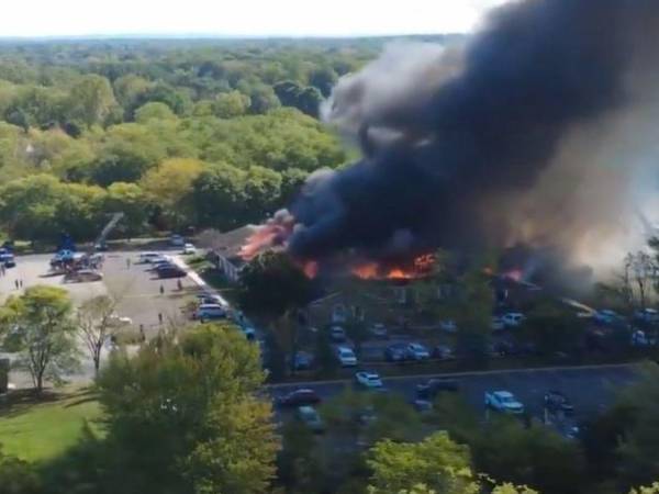 La policía informó que el atacante fue abatido y que el incidente ocurrió poco después de las 11 horas en la Iglesia de los Santos de los Últimos Días, a unos 104 km al norte de Detroit.
