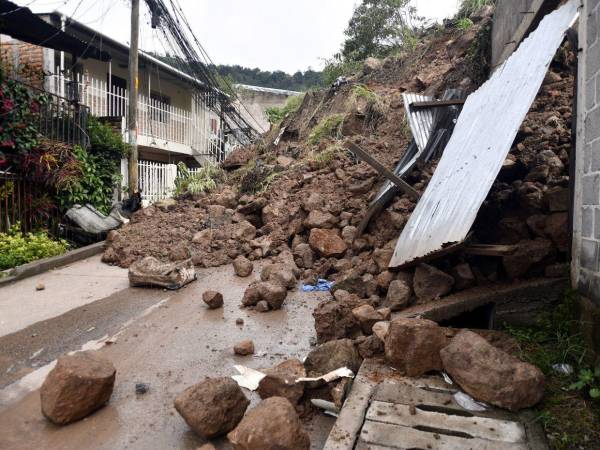 Las últimas lluvias registradas en el Distrito Central (DC) causaron estragos y dolorosas pérdidas en diferentes colonias, barrios y aldeas del territorio capitalino. Una de ellas es El Reparto. Aquí las imágenes de la devastación que vivieron sus vecinos.