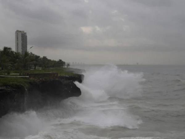 Melissa se intensificó hasta convertirse en un huracán de categoría 4, con vientos de unos 225 km/h.