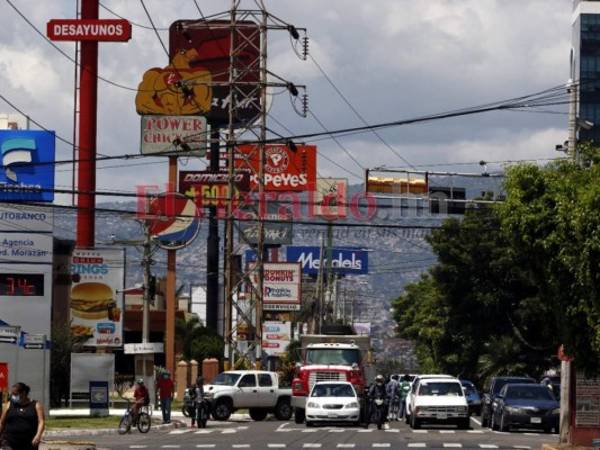 Las empresas pasan por la peor crisis económica que hayan tenido y los empresarios afirman que la reactivación está lejos de llegar. Se reportan bajas ventas y una fuerte caída en el ingreso de la población.