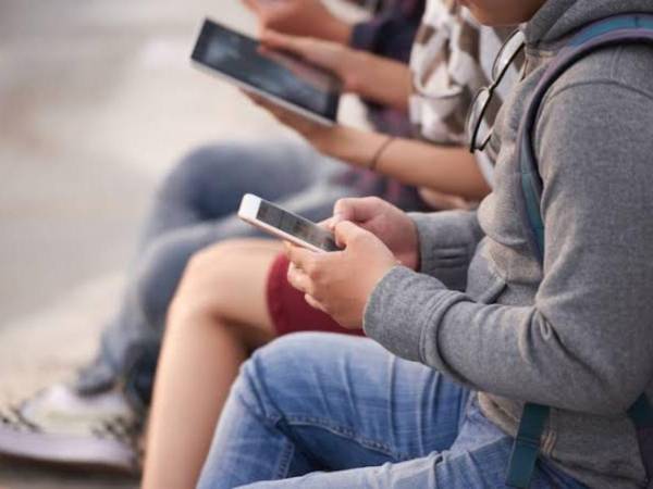 Cuando el daño llega al feed: redes exponen a jóvenes a contenidos de autolesión