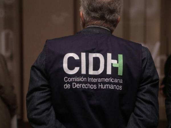 En el documento se solicita el envío de una misión de observación internacional para constatar la situación institucional y democrática del país.