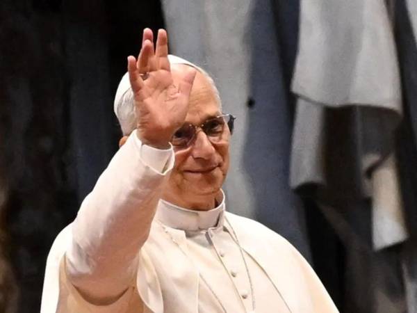 Papa León XIV será hospitalizado este martes para extirparle un nódulo pulmonar.