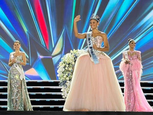 A diferencia de Miss Universo, esta competencia no incluye un desfile de las candidatas en traje de baño.