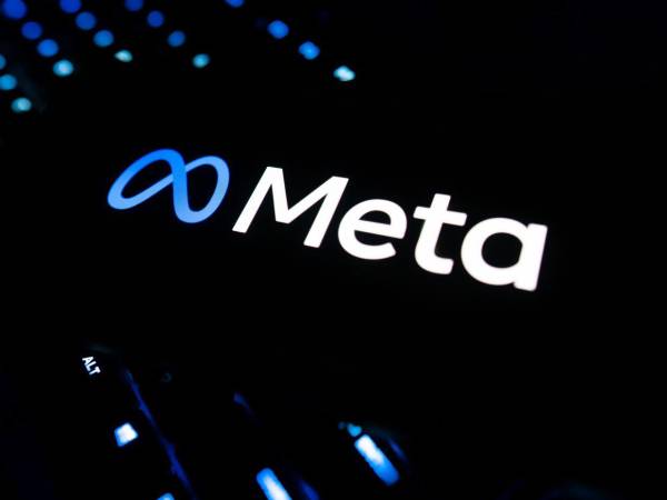 Los gigantes tecnológicos del sector están en una carrera por liderar el desarrollo de la IA, con inversiones de miles de millones de dólares.