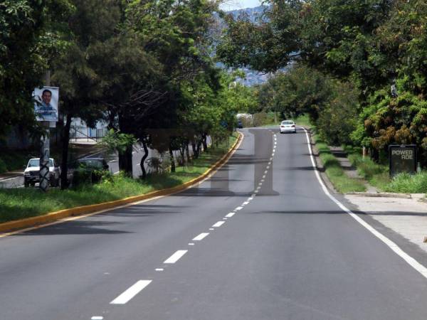 Las principales arterias de la ciudad registran una circulación vehicular reducida, mientras miles de capitalinos abandonan la ciudad para vacacionar. EL HERALDO realizó un recorrido y estas son las bellas tomas de las calles capitalinas.