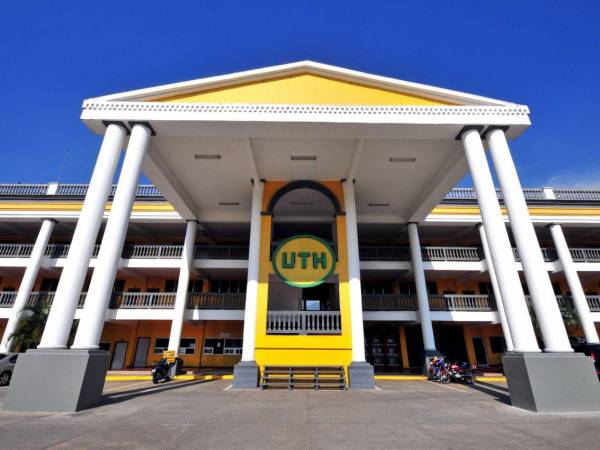 La UTH cuenta con 13 campus a nivel nacional, una oferta académica de 63 carreras y 28,000 estudiantes a nivel nacional.