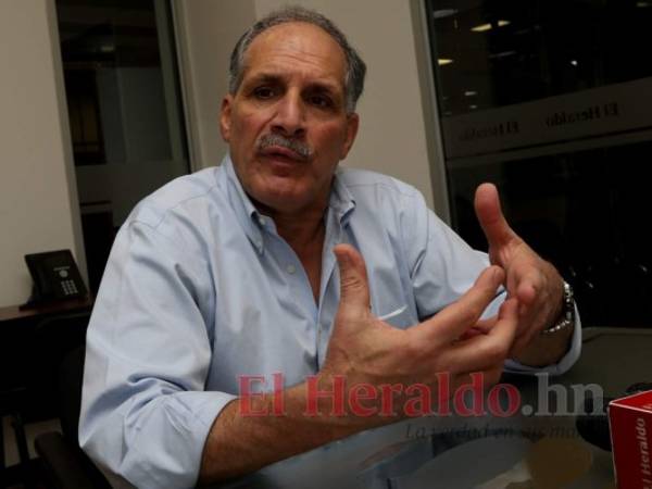El edil capitalino tiene un reumatismo reactivo en una de sus rodillas. Foto: EL HERALDO.