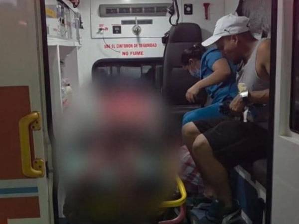 El joven fue llevado a un centro asistencial tras el accidente laboral.