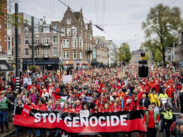 Unas 250,000 personas asistieron a la tercera edición de la protesta en los Países Bajos, según los organizadores, que incluyen ONGs como Oxfam y Amnistía Internacional, así como varias organizaciones judías.