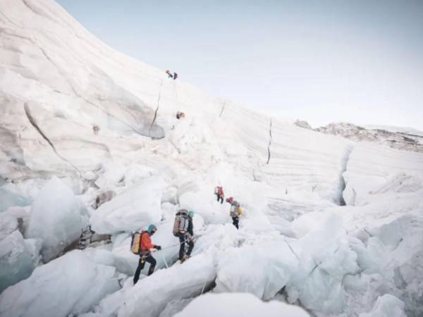 La temporada de septiembre y octubre suele ser una de las más favorables para visitar la zona, ya que la escasez de lluvias permite apreciar los paisajes del Everest.