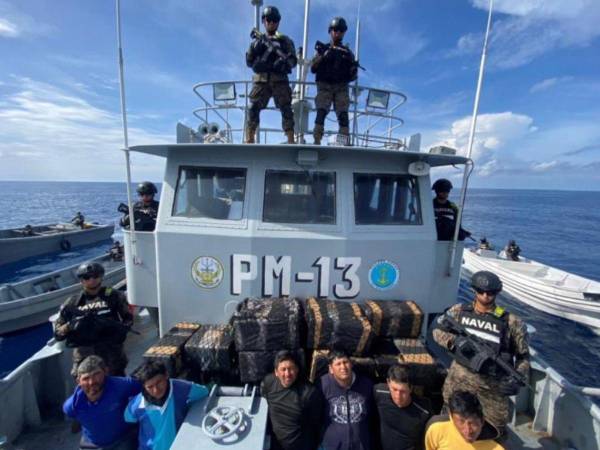 Esta fue una de las imágenes que el mandatario salvadoreño compartió en su perfil de Twitter.