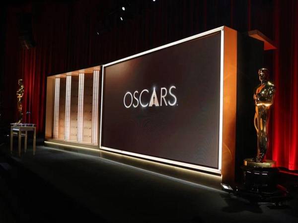 Las estrellas más reconocidas del cine internacional se preparan para desfilar por la alfombra roja durante la 98ª edición de los Oscar.