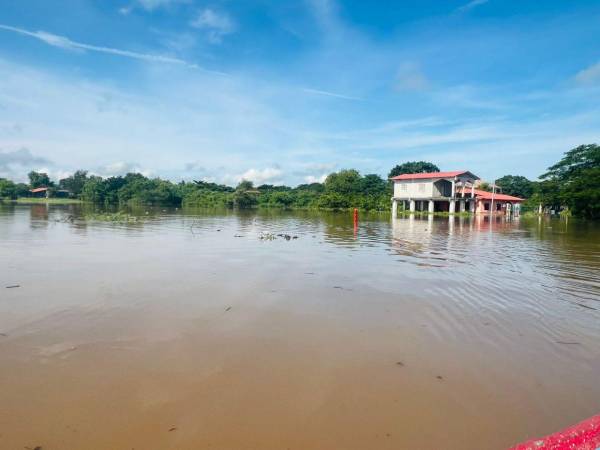 Las lluvias causaron graves inundaciones en El Cubulero, Valle. Más de 4,000 personas están atrapadas e incomunicadas, sin tener respuesta gubernamental efectiva.