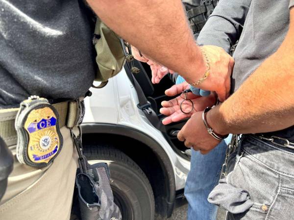 Los 25 inmigrantes detenidos, todos albañiles, eran compañeros de trabajo.