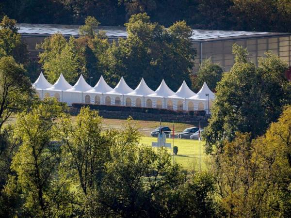 Una persona murió y cinco fueron heridas tras un tiroteo registrado en una fiesta electrónica. Ante la posibilidad de que hayan huido del cantón de Argovia (norte de Suiza), donde se registró esta tragedia, las autoridades lo buscan.
