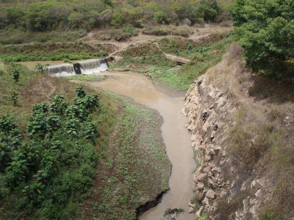 El embalse Los Laureles alcanzó el 26.52% de su capacidad, impulsado por las lluvias recientes, aunque la capital continúa bajo riesgo hídrico. La fuente Guacerique sube su caudal ante las lluvias en las montañas de Lepaterique.