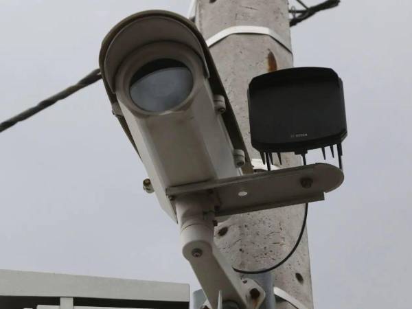 La Alcaldía comenzó a instalar cámaras con monitoreo las 24 horas en puntos críticos de contaminación para identificar a quienes botan basura.