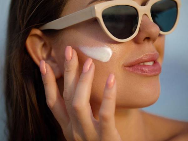 La exposición solar acumulada durante la infancia representa hasta el 80% del daño total de piel que una persona recibe a lo largo de su vida, según estimaciones dermatológicas.