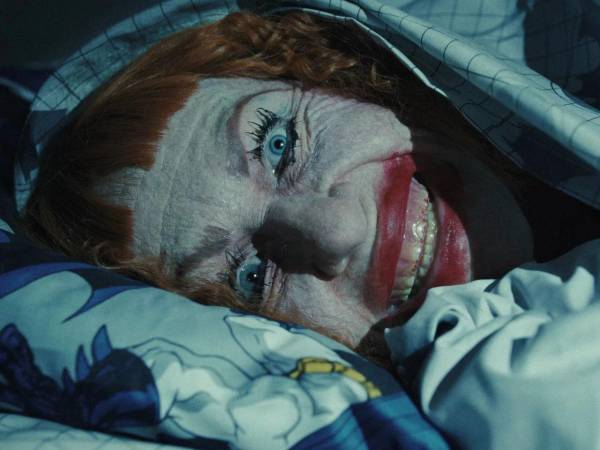 El pasado del personaje de la tía Gladys nunca fue completamente revelado en la cinta original. Y eso no fue casualidad.