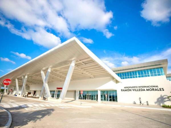 El aeropuerto internacional Ramón Villeda Morales ubicado en el municipio de La Lima, zona norte de Honduras, comenzó su transformación en 2023 y la inversión supera los 1,200 millones de lempiras.