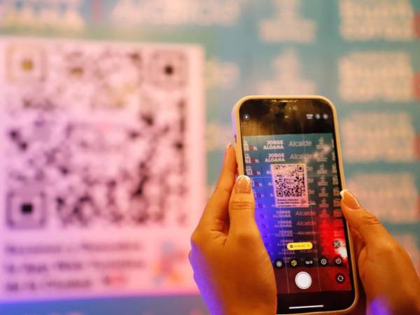 La guía digital ofrece acceso a eventos, recorridos y servicios turísticos mediante un código QR en distintos puntos de la ciudad y desde internet.
