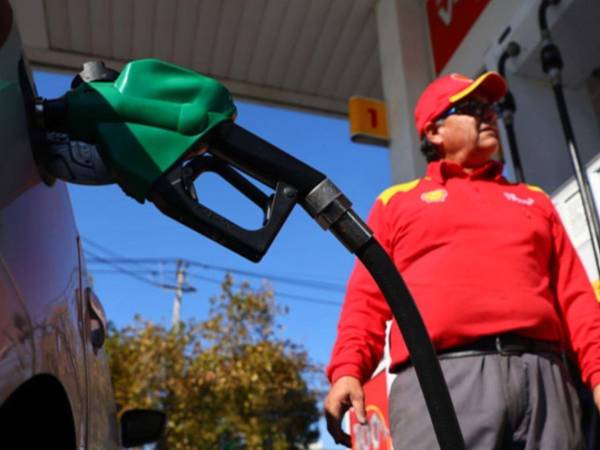 Tomás Zambrano propone diálogo entre empresarios y sectores productivos por alza de combustibles.