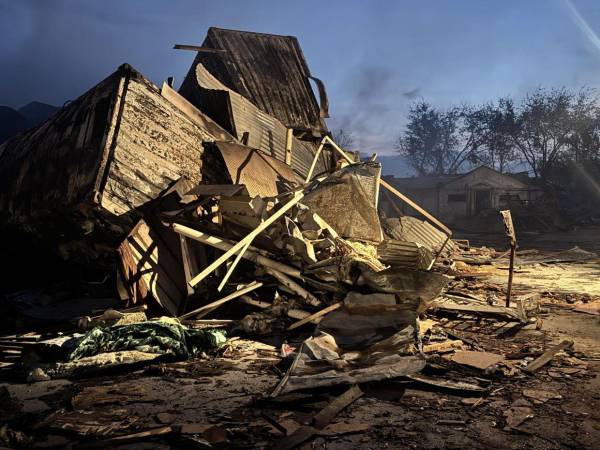 Lamentablemente, el número de mártires (muertos) ha llegado a 400 hasta el momento, detalló en un comunicado el portavoz adjunto del régimen talibán, Hamdullah Fitrat.