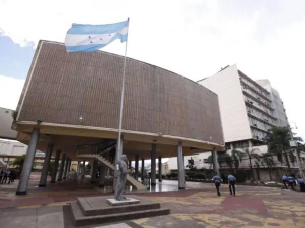 Varios sectores del país piden al Congreso ponerse de acuerdo para poder llevar a cabo el juicio político.