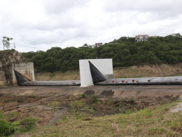 Boquín señaló que, ante un escenario extremo, transportar agua desde otros departamentos es una de las alternativas que se mantienen sobre la mesa.