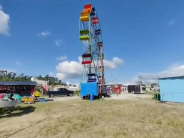 En estado grave se encuentra una joven hondureña luego de las múltiples fracturas que sufrió tras caer de la famosa Rueda de Chicago en una feria en Santa Rosa de Copán.