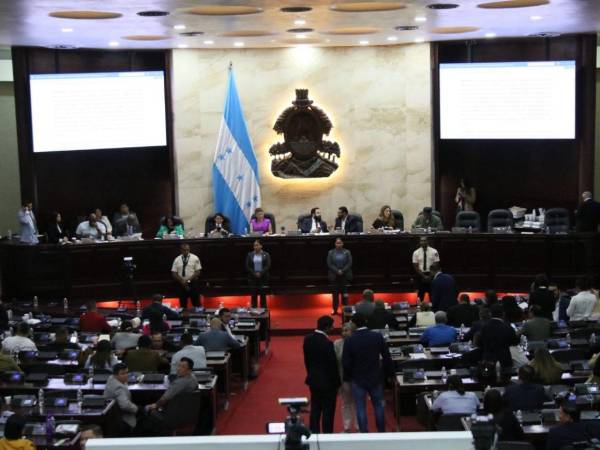 Diputados de oposición alertan que la parálisis legislativa podría permitir que la Comisión Permanente asuma funciones que no le corresponden.