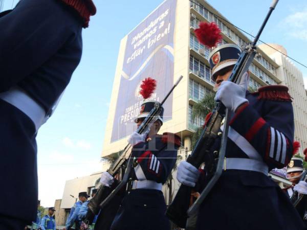 Cadetes, discursos y apoyo de los hondureños, estas son algunas de las mejores imágenes que dejó la toma de posesión de Nasry Asfura.