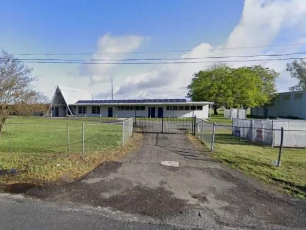 La escuela fue cerrada por las autoridades, quienes iniciaron las investigaciones.