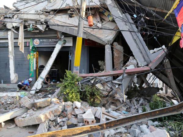 El terremoto de magnitud 7,4 se sintió a las 07:34 horas (12:34 GMT) de Colombia y tuvo su epicentro en inmediaciones de la localidad de San José del Palmar, en el departamento del Chocó.