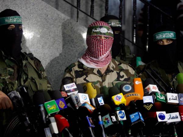 Abu Obeida era el portavoz de las brigadas de Al Qasam, recordado por aparecer en varios videos sobre las negociaciones de los rehenes israelíes secuestrados tras el estallido del 7 de octubre de 2023.