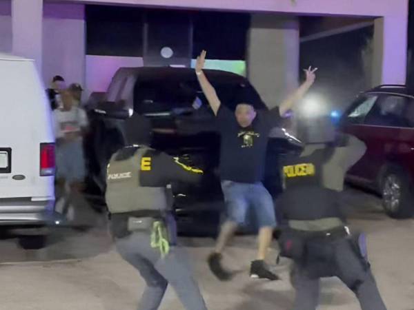 El club nocturno operaba de manera clandestina y servía como fachada para actividades criminales vinculadas al narcotráfico, tráfico de armas y trata de personas.