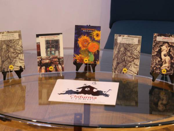 Cinco escritores del sello salvadoreño La Chifurnia leyeron sus obras en la Librería Morazania de la Universidad Pedagógica Nacional Francisco Morazán, en un anticipo de la cuarta edición del Festival Internacional de Literatura Tegus sí canta, que del 3 al 8 de agosto recorrerá Tegucigalpa y varios municipios de Francisco Morazán.